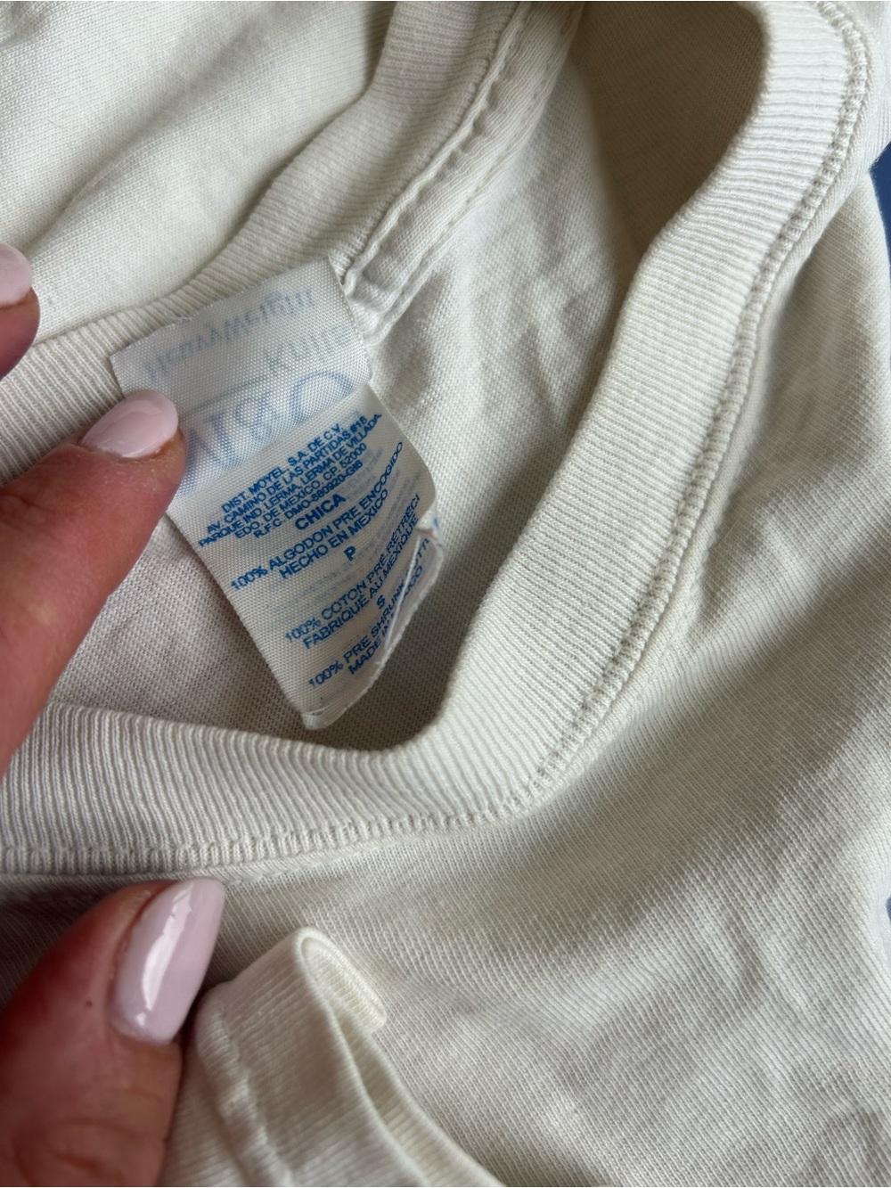 Vintage Hooters London Size Small Women’s Tshirt - Picture 4 of 4